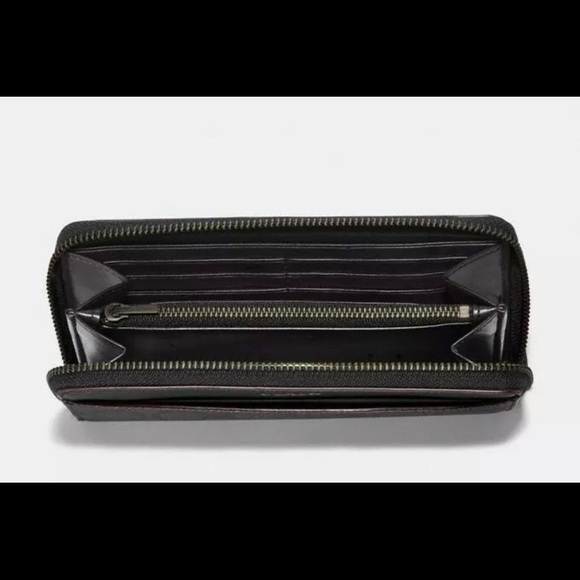 SOLD/Authentic Coach sign. Leather wallet/keychain - Picture 5 of 5